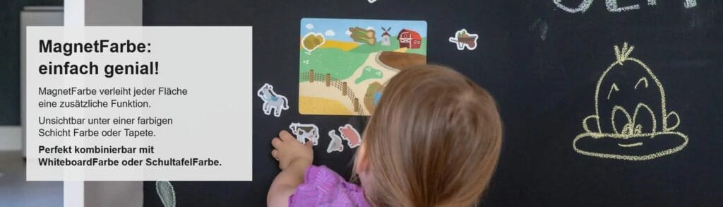 Kind spielt mit Magneten an einer Tafelwand mit MagnetFarbe – perfekt kombinierbar mit WhiteboardFarbe oder SchultafelFarbe